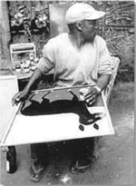 Edward Tingatinga at his studio